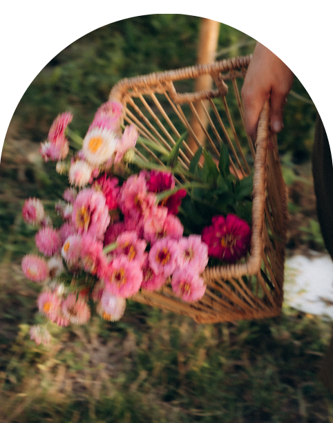 Engagement panier de fleurs flou